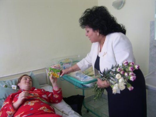 Vestitorii primăverii au ajuns ieri la Spitalul Clinic Judeţean